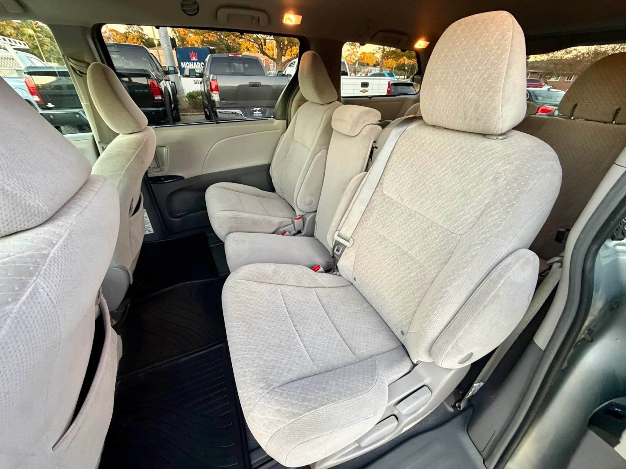 Used 2019 Toyota Sienna LE FWD image 9