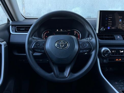 Used 2025 Toyota RAV4 XLE image 32