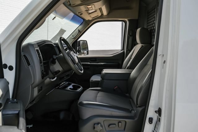 Used 2017 Nissan NV 3500 SL w/ Technology Package RWD image 5