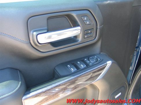 Used 2022 Chevrolet Silverado 2500 LTZ w/ LTZ Premium Package AWD/4WD image 3