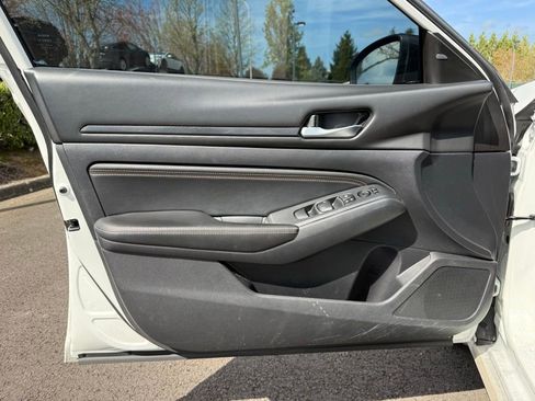 Used 2020 Nissan Altima 2.5 SR w/ Premium Package image 19