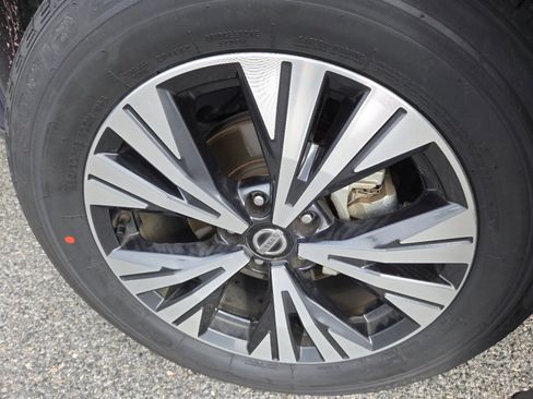 Used 2021 Nissan Rogue SV image 8