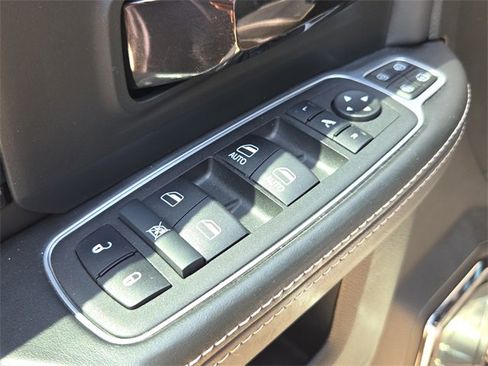 Used 2024 RAM 2500 Limited image 19