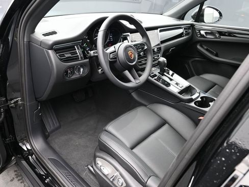 New 2026 Porsche Macan image 4