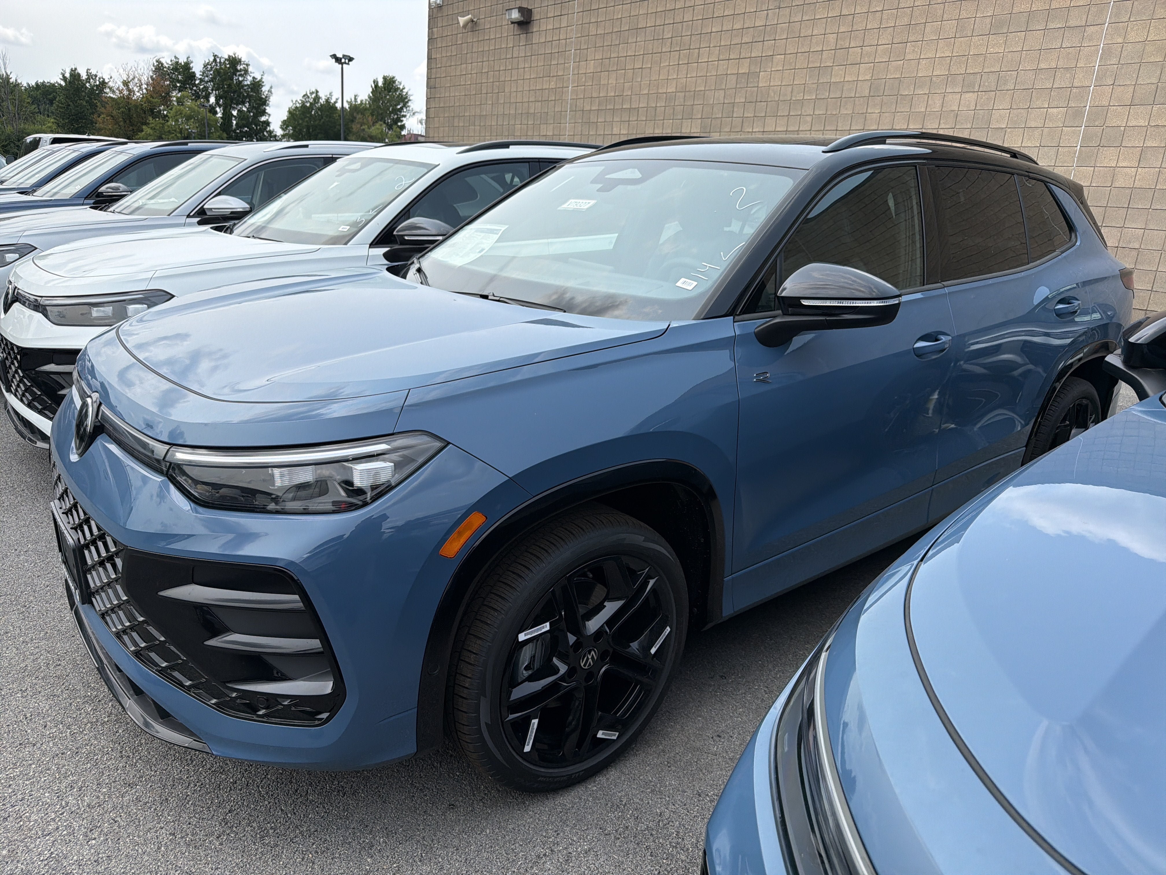 New 2026 Volkswagen Tiguan SE R-Line AWD/4WD image 4