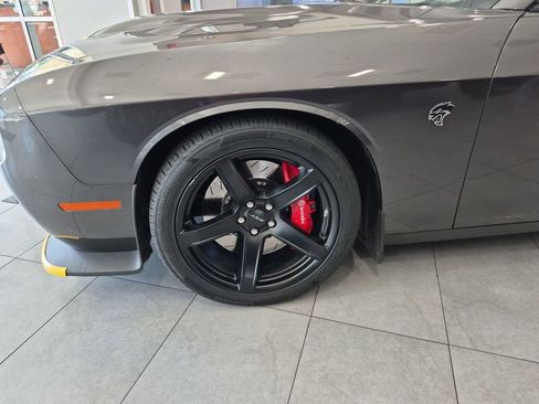 Used 2017 Dodge Challenger SRT Hellcat RWD image 20