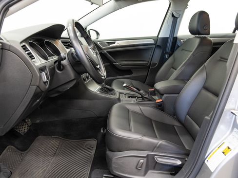 Used 2017 Volkswagen Golf S FWD image 7