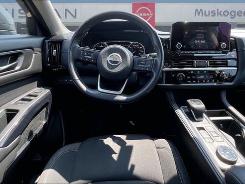 Used 2025 Nissan Pathfinder SV AWD/4WD image 8