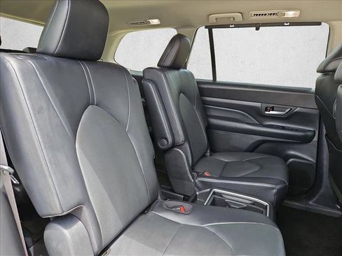 Used 2025 Toyota Grand Highlander FWD image 21