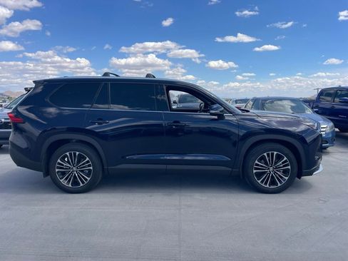 Used 2024 Toyota Grand Highlander AWD Hybrid image 3