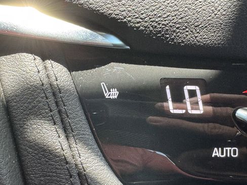 New 2025 Cadillac XT6 Luxury image 25