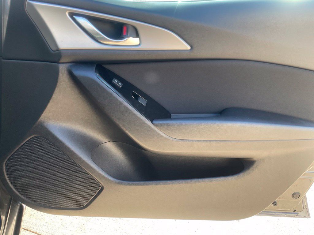 Used 2017 MAZDA MAZDA3 Sport w/ Preferred Equipment Package FWD image 25