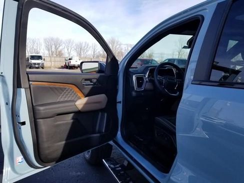 New 2026 GMC Canyon Denali image 9