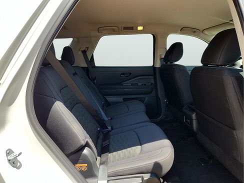 Used 2026 Nissan Pathfinder S FWD image 16