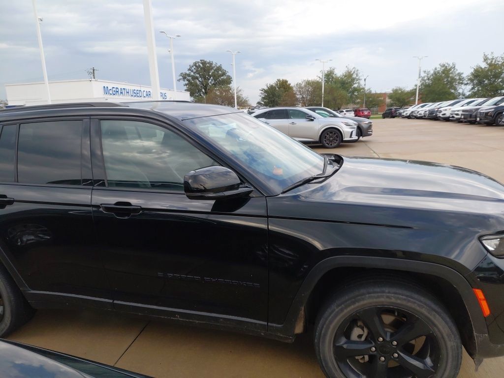 Used 2023 Jeep Grand Cherokee Altitude AWD/4WD image 4