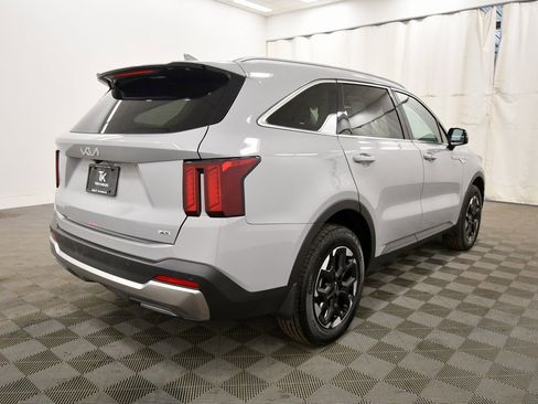 Certified 2025 Kia Sorento S w/ Panoramic Sunroof Package image 8