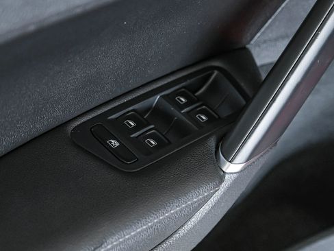 Used 2015 Volkswagen Golf SE image 35