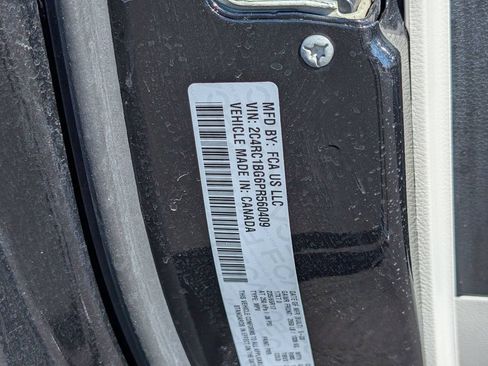 Used 2023 Chrysler Pacifica Touring-L FWD image 24
