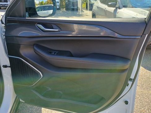 Used 2022 Jeep Grand Cherokee L Laredo image 12