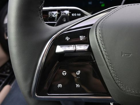 New 2025 Cadillac Lyriq Luxury image 32