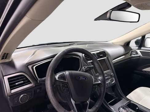 Used 2019 Ford Fusion SE w/ Equipment Group 151A image 8