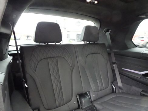 Used 2024 BMW X7 xDrive40i w/ M Sport Package AWD/4WD image 24