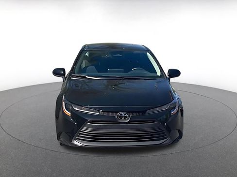 Used 2025 Toyota Corolla LE image 4