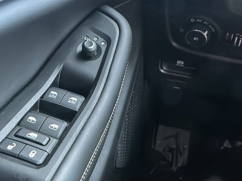 Used 2023 Jeep Grand Cherokee Limited w/ Luxury Tech Group II RWD image 30