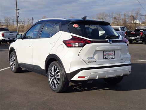 Used 2021 Nissan Kicks SV image 5