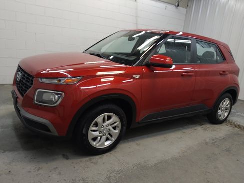 Used 2021 Hyundai Venue SE FWD image 2