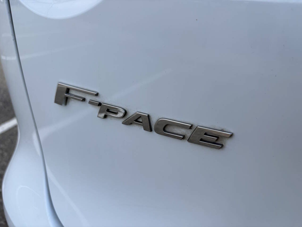 Used 2019 Jaguar F-PACE AWD/4WD image 14