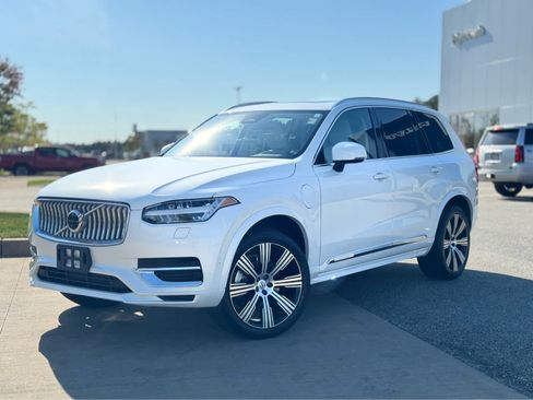Used 2023 Volvo XC90 T8 Plus w/ Protection Package Premier image 3