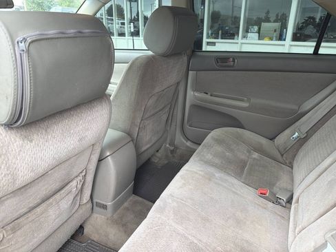 Used 2004 Toyota Camry LE FWD image 25