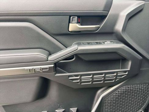 Used 2025 Toyota Tacoma TRD Sport image 16