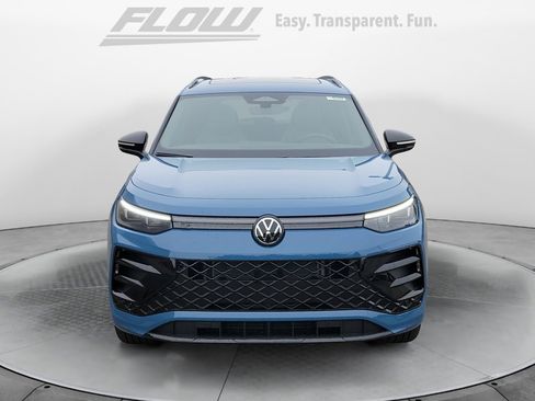 New 2026 Volkswagen Tiguan SE R-Line image 2
