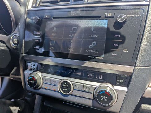 Used 2017 Subaru Outback 2.5i Touring AWD/4WD image 19