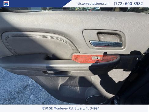 Used 2010 Cadillac Escalade Luxury image 34