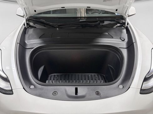 Used 2022 Tesla Model Y Long Range image 26