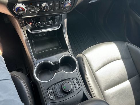 Used 2019 GMC Terrain SLT w/ Preferred Package AWD/4WD image 15