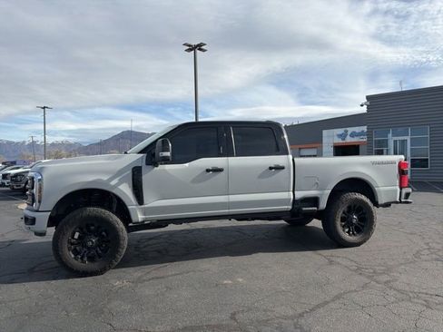 Used 2024 Ford F350 Platinum w/ Tremor Off-Road Package AWD/4WD image 10