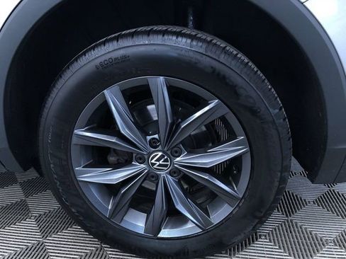 Used 2022 Volkswagen Tiguan SE image 17