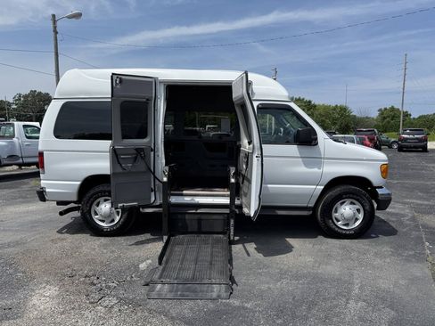 Used 2006 Ford E-350 and Econoline 350 XL RWD image 17