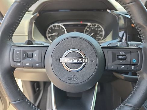 Used 2023 Nissan Pathfinder SL w/ Black Appearance Package AWD/4WD image 18