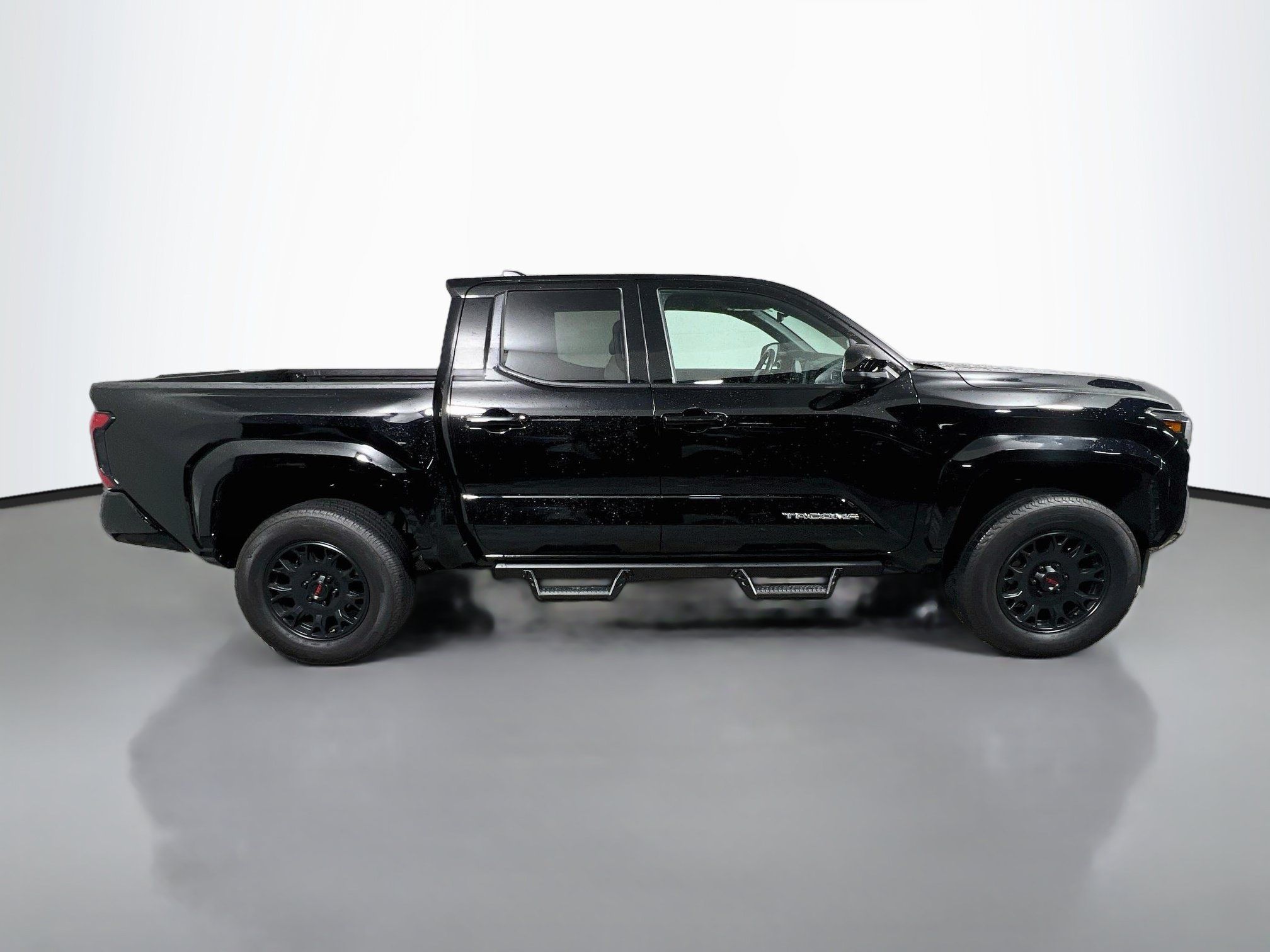 Used 2025 Toyota Tacoma SR5 AWD/4WD image 3
