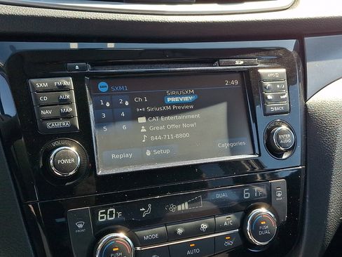 Used 2016 Nissan Rogue SV w/ SV Premium Package image 16