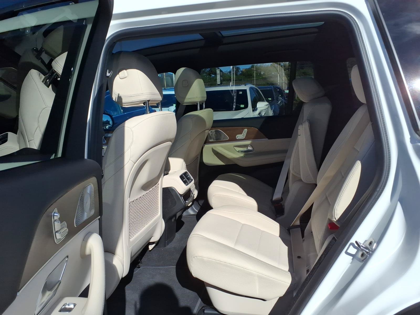 Used 2025 Mercedes-Benz GLS 450 4MATIC image 16