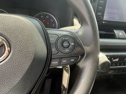 Used 2021 Toyota RAV4 LE AWD/4WD image 15
