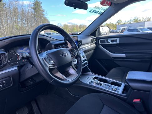 Used 2022 Ford Explorer XLT AWD/4WD image 17