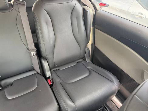 Used 2026 Kia Carnival FWD image 40