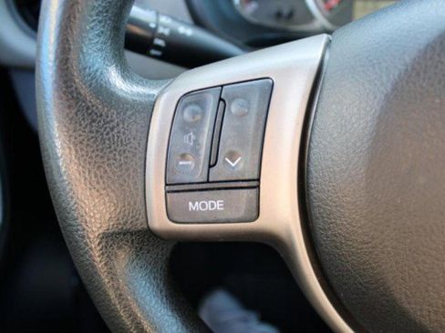 Used 2017 Toyota Yaris L image 39